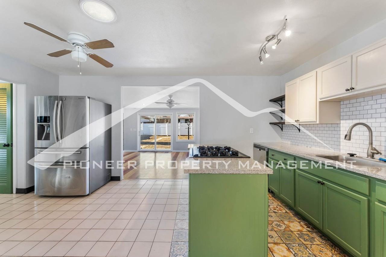 1531 S Patton Ct - Photo 6 of 23