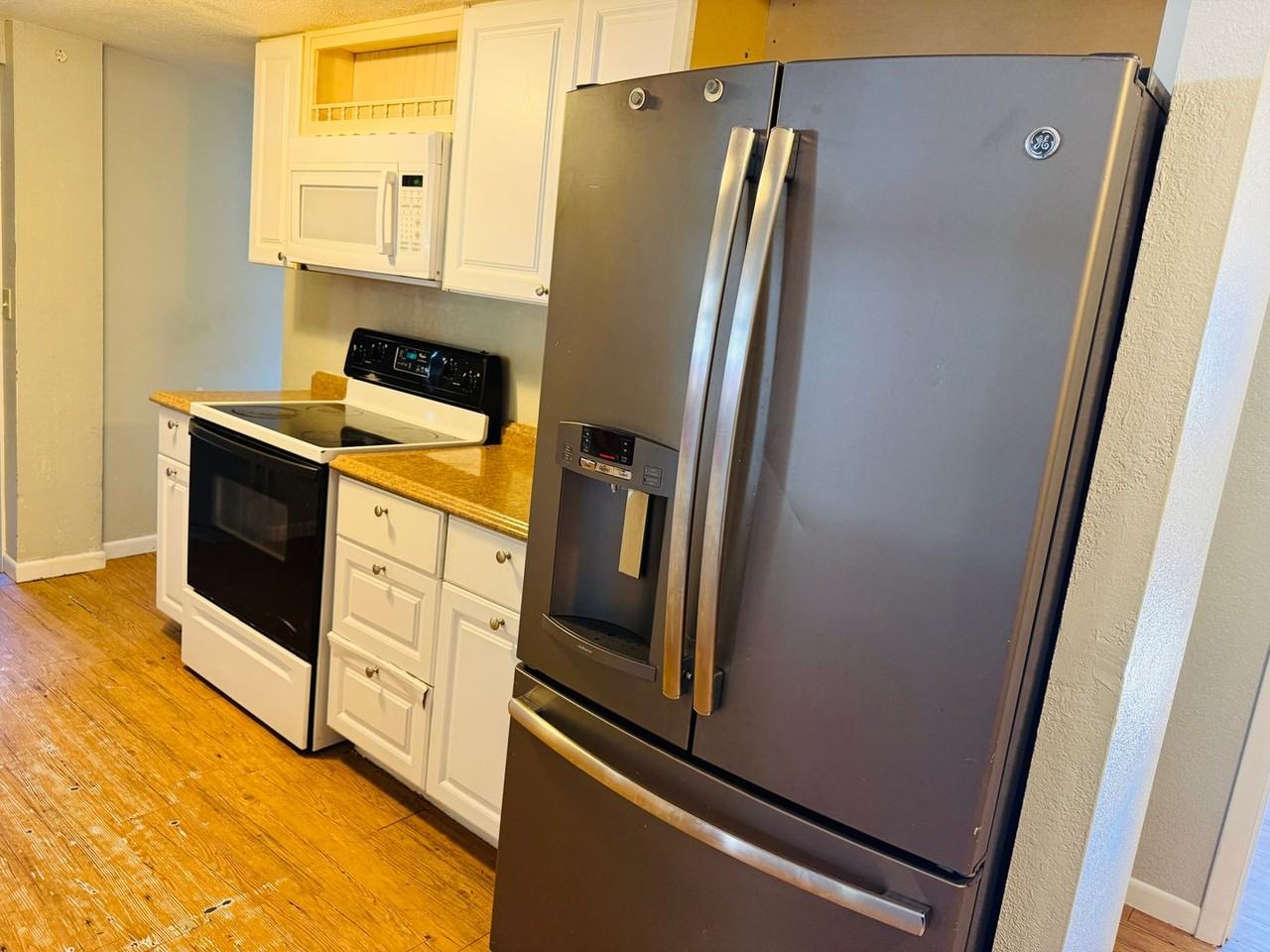 1006 Howard Ave - Photo 2 of 14