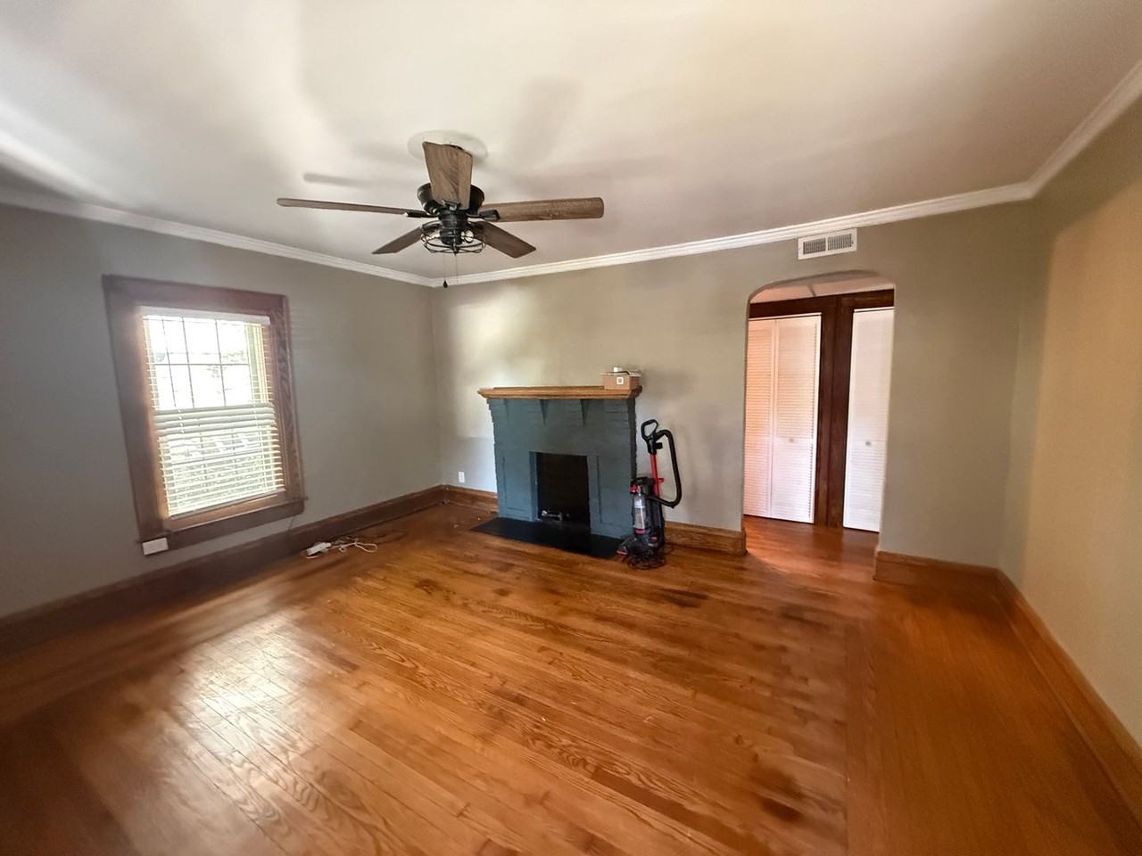 906 Greendale Dr - Photo 2 of 14