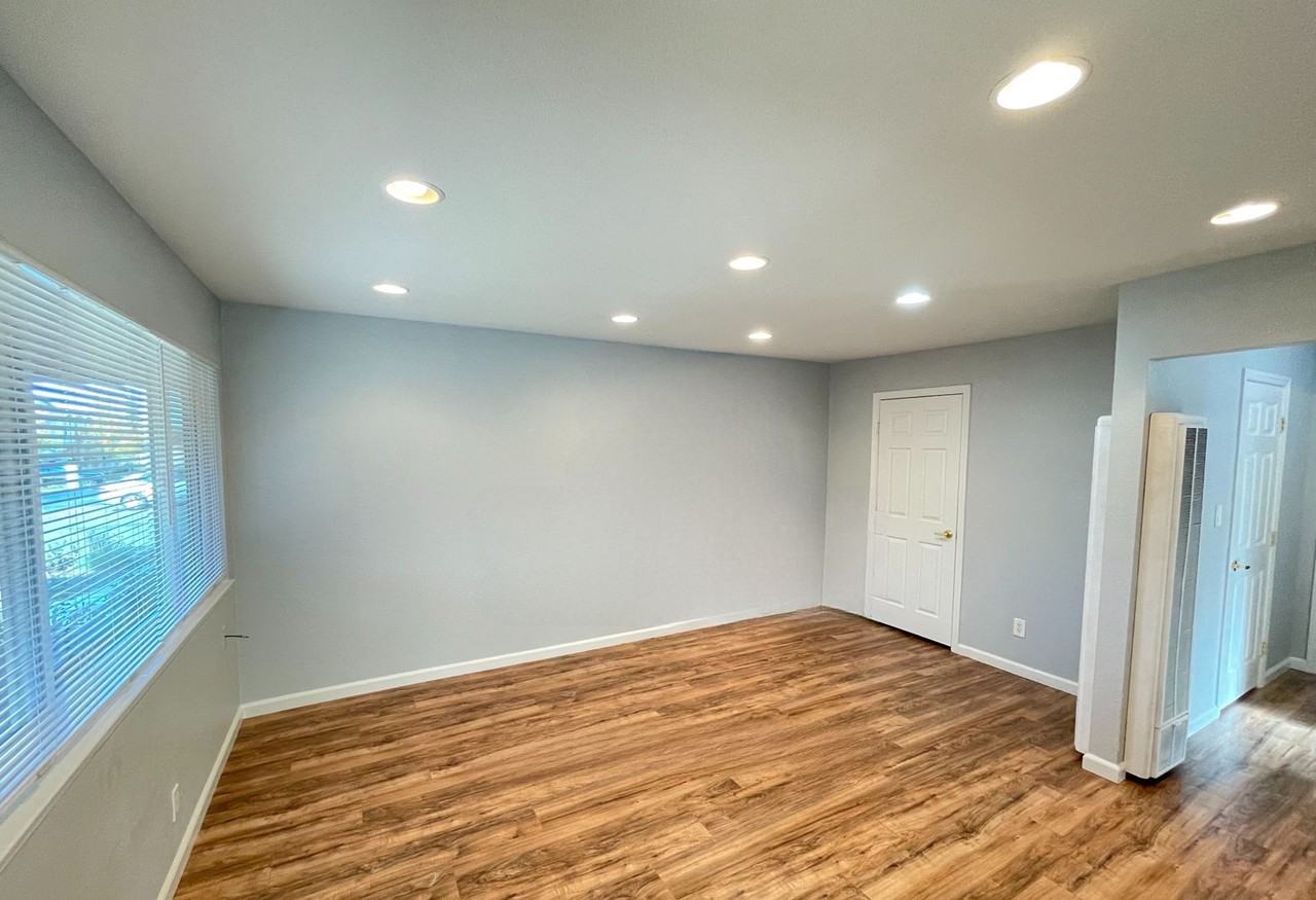 1595 3rd Ave - Photo 2 of 6