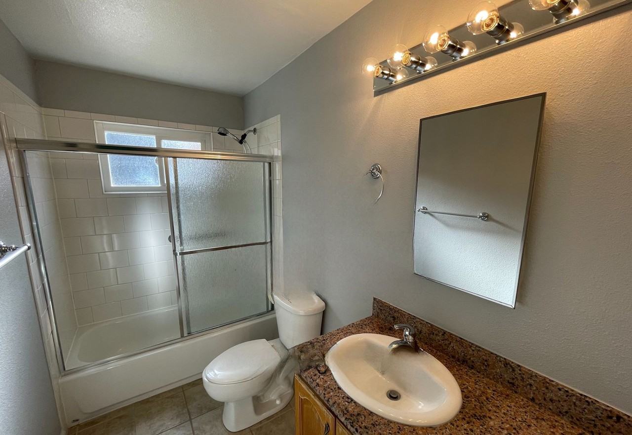 1595 3rd Ave - Photo 3 of 6