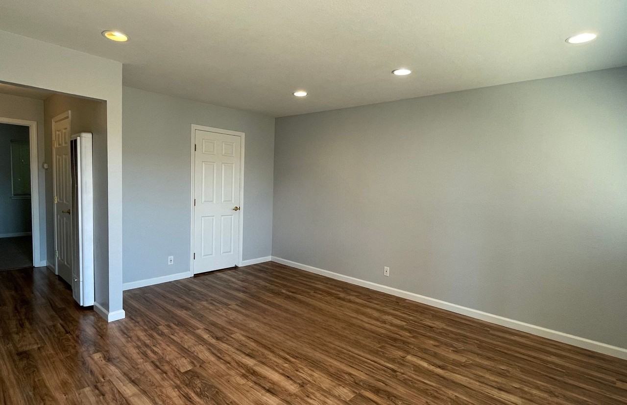 1595 3rd Ave - Photo 5 of 6