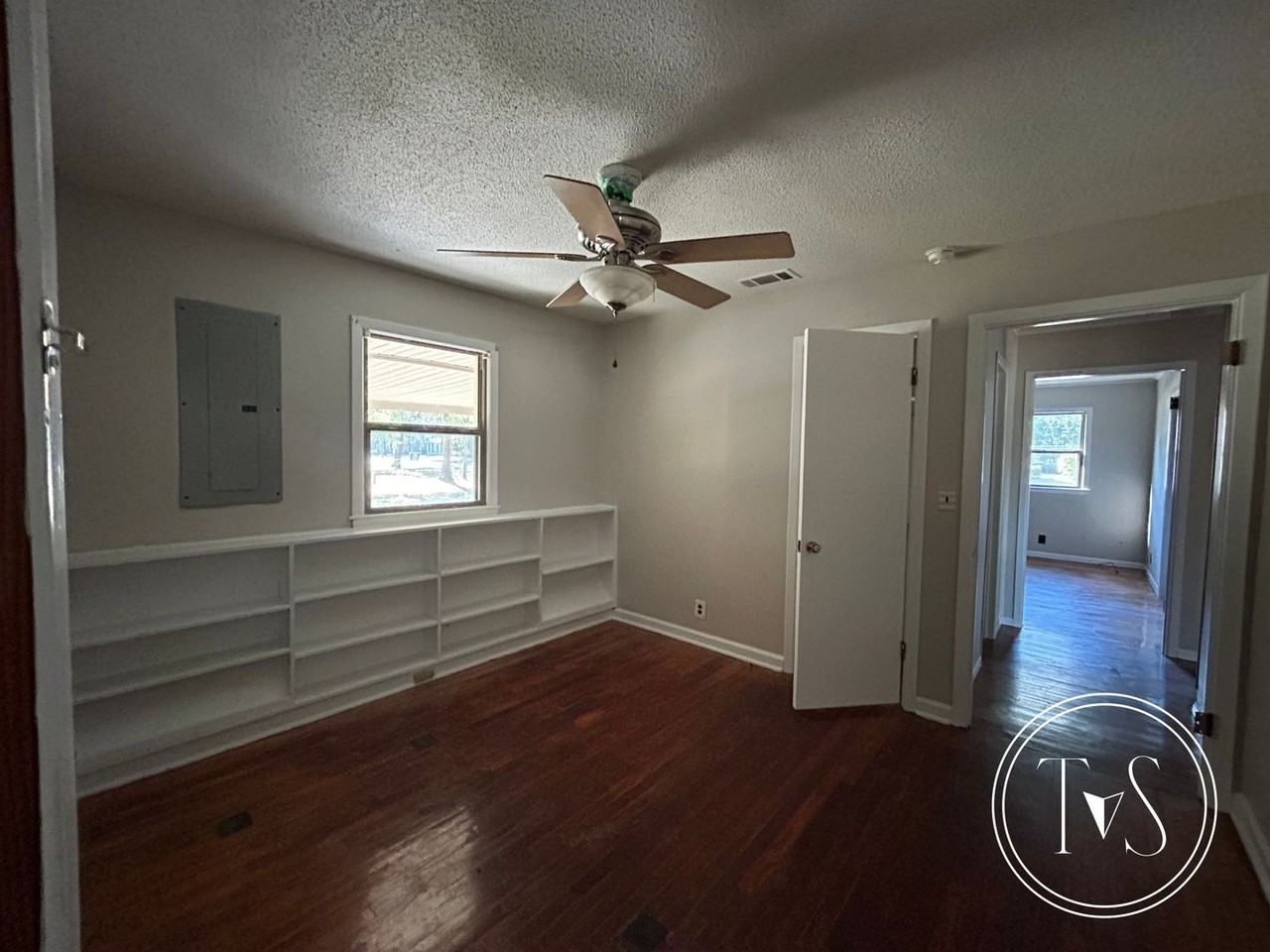 604 1st St - Photo 4 of 12