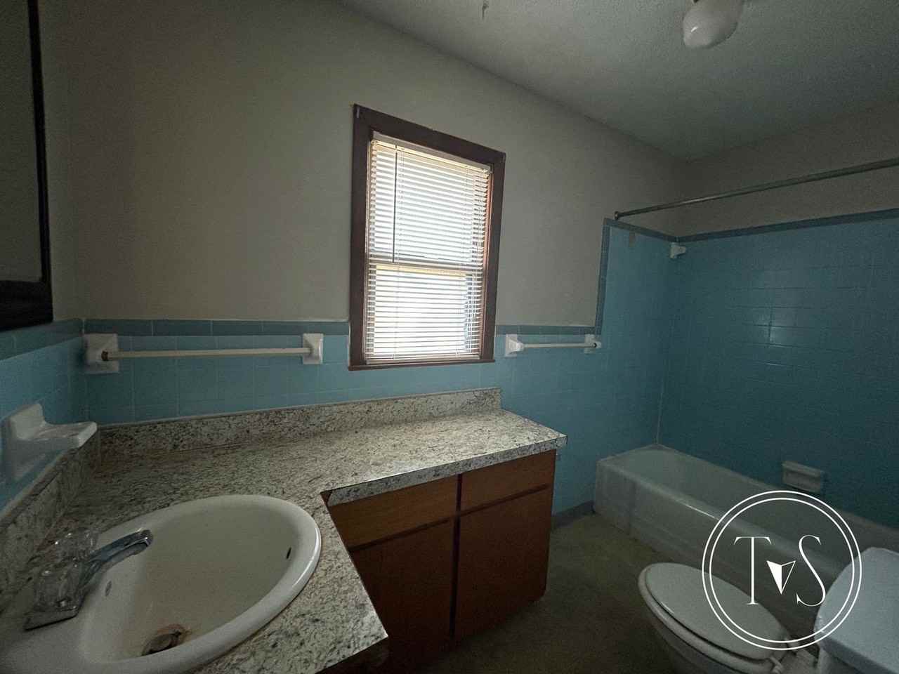 604 1st St - Photo 7 of 12