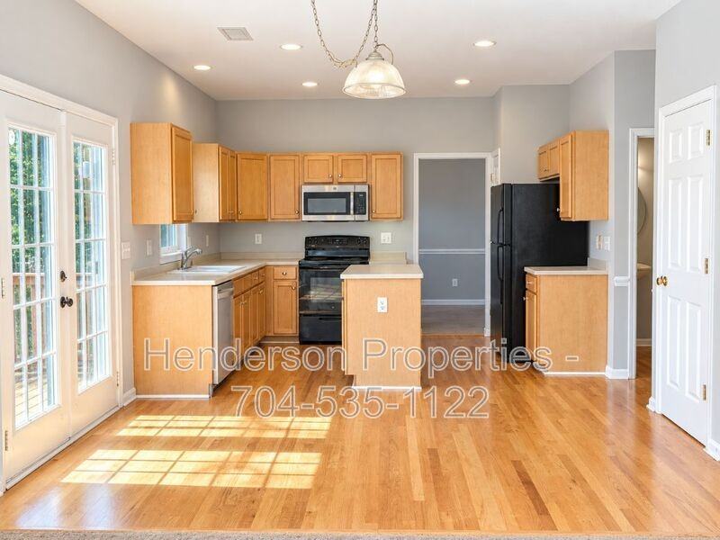 8702 Huntland Ct - Photo 2 of 19