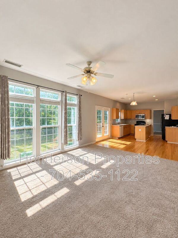 8702 Huntland Ct - Photo 4 of 19
