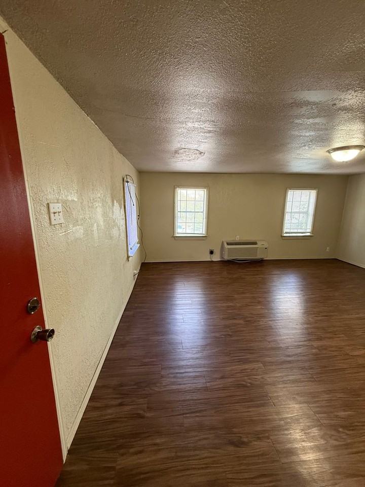 814 Nw 32nd St - Photo 2 of 16