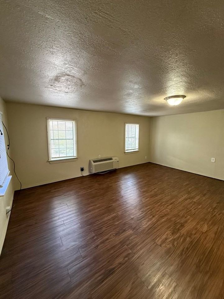 814 Nw 32nd St - Photo 3 of 16