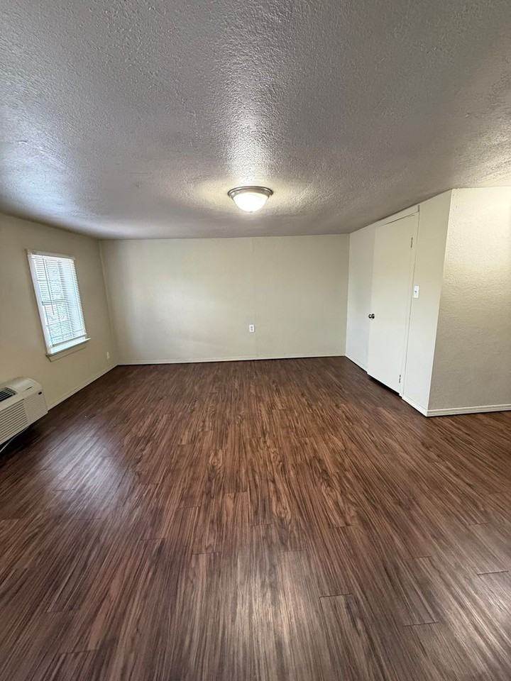 814 Nw 32nd St - Photo 4 of 16