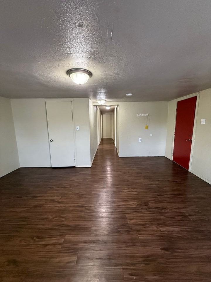 814 Nw 32nd St - Photo 5 of 16