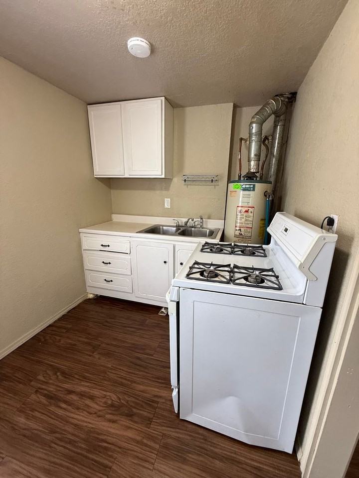 814 Nw 32nd St - Photo 6 of 16