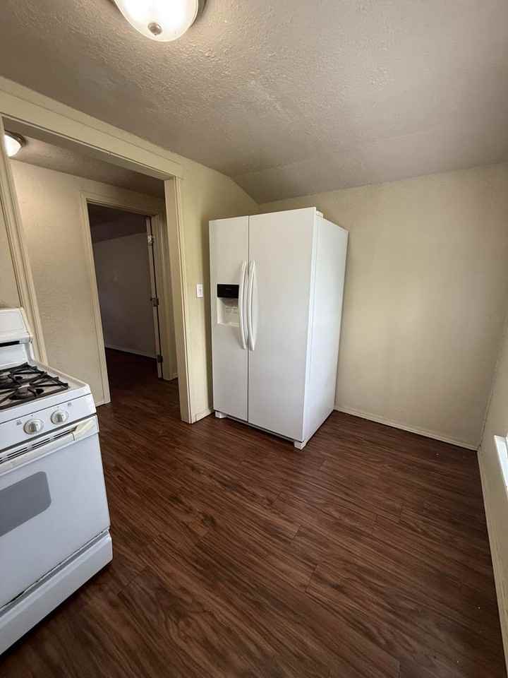 814 Nw 32nd St - Photo 7 of 16