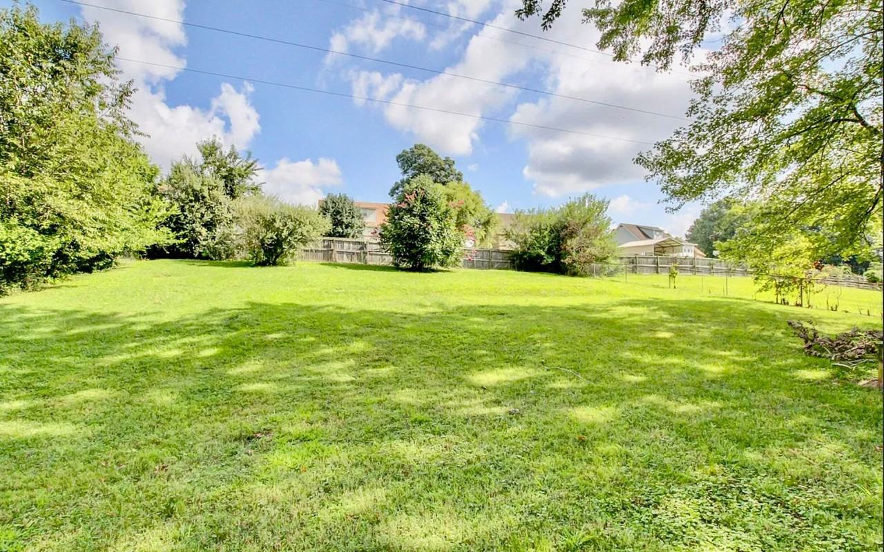 1563 Barrett Dr - Photo 3 of 6