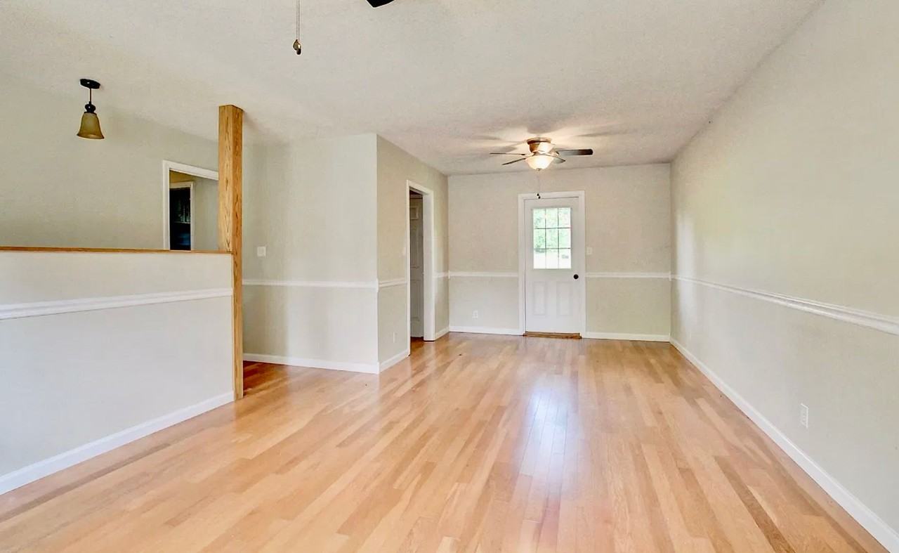 1563 Barrett Dr - Photo 4 of 6