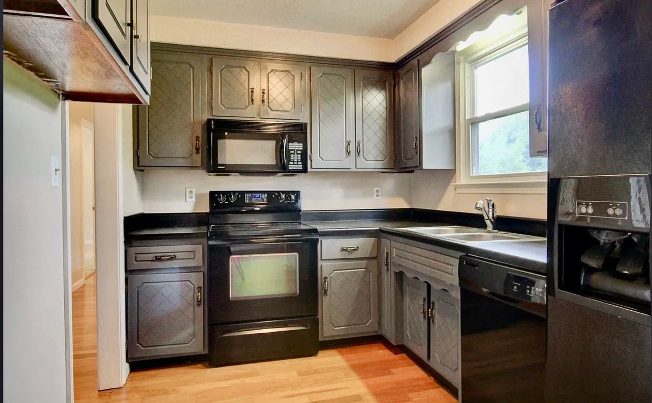 1563 Barrett Dr - Photo 5 of 6
