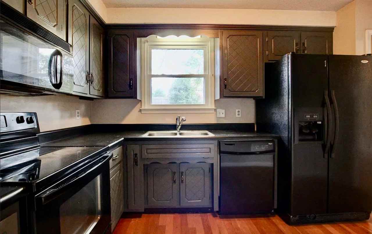 1563 Barrett Dr - Photo 6 of 6