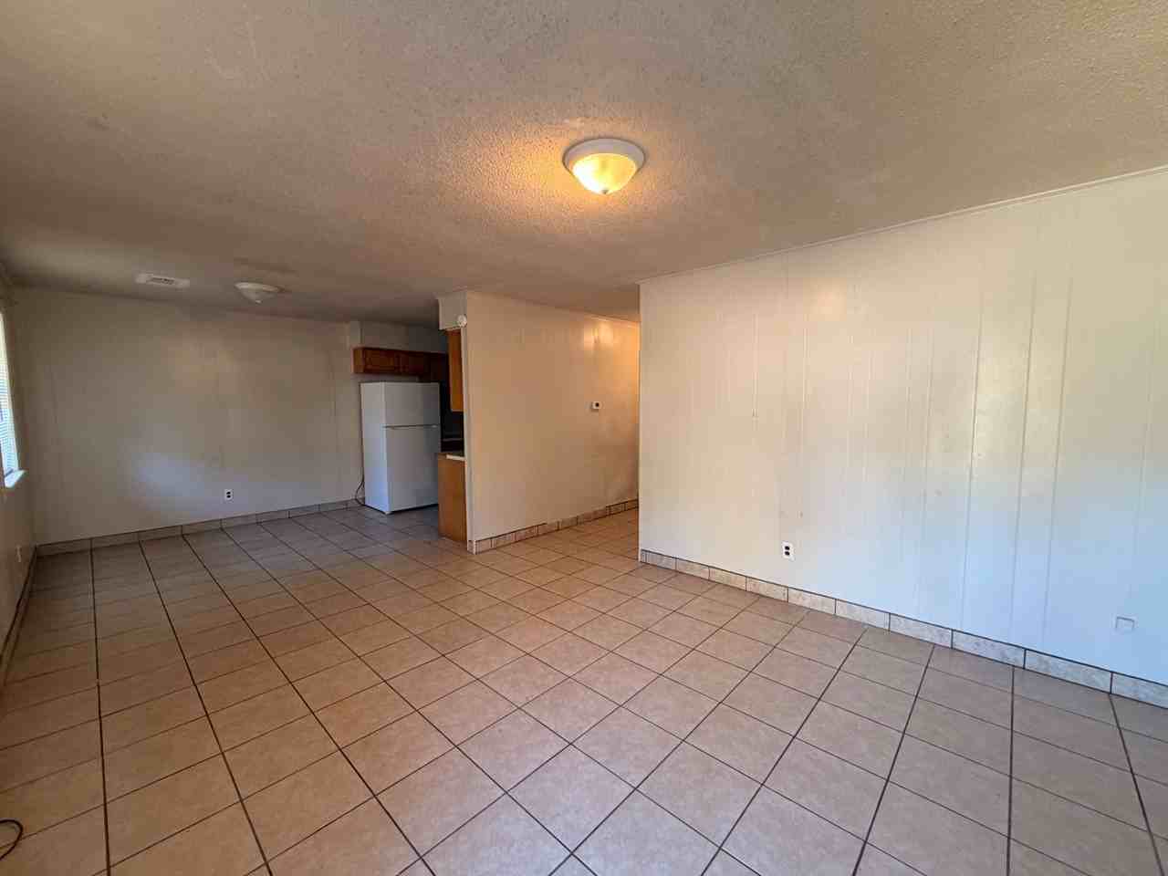 812 E E St - Photo 3 of 8