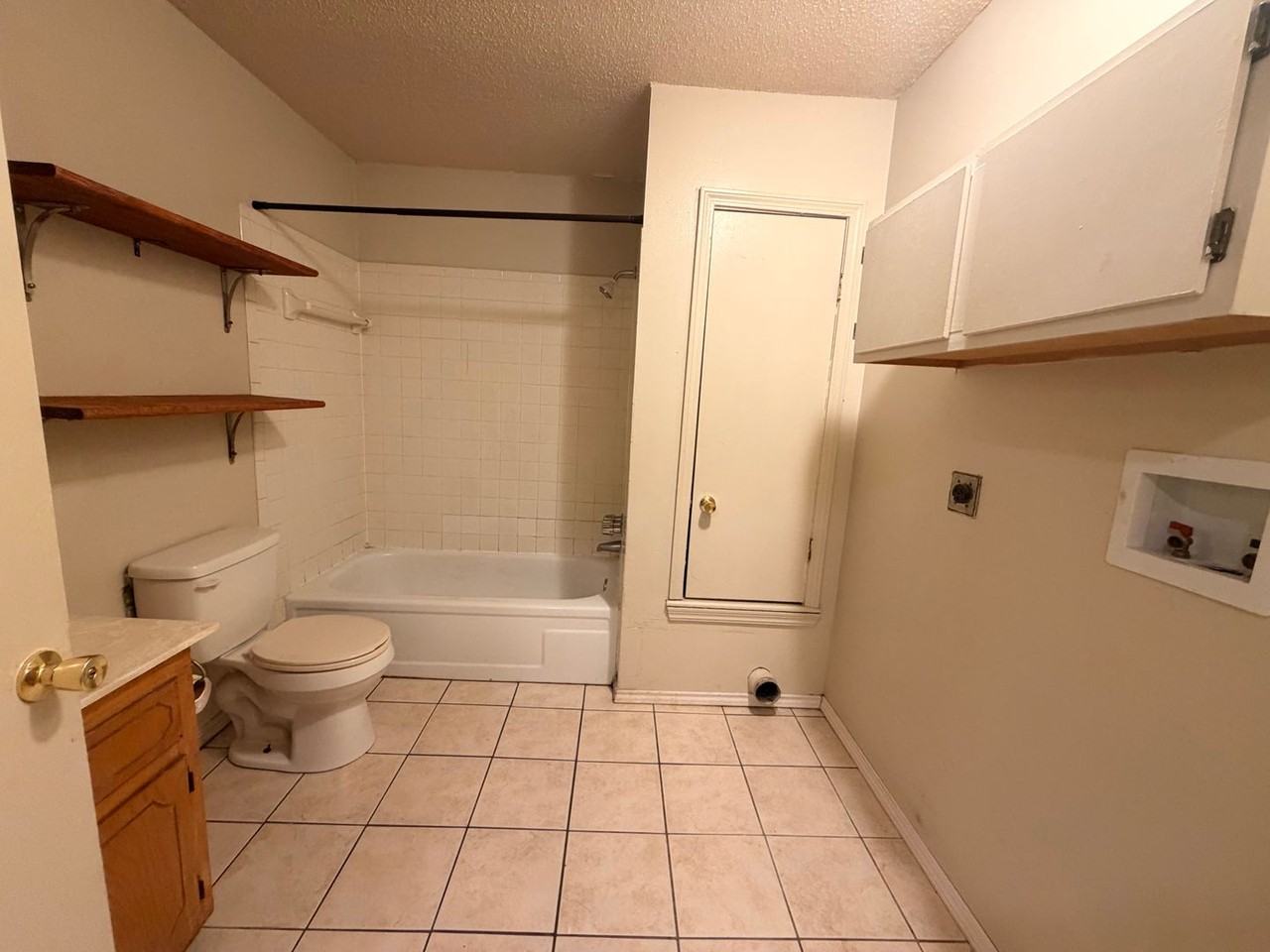 812 E E St - Photo 5 of 8