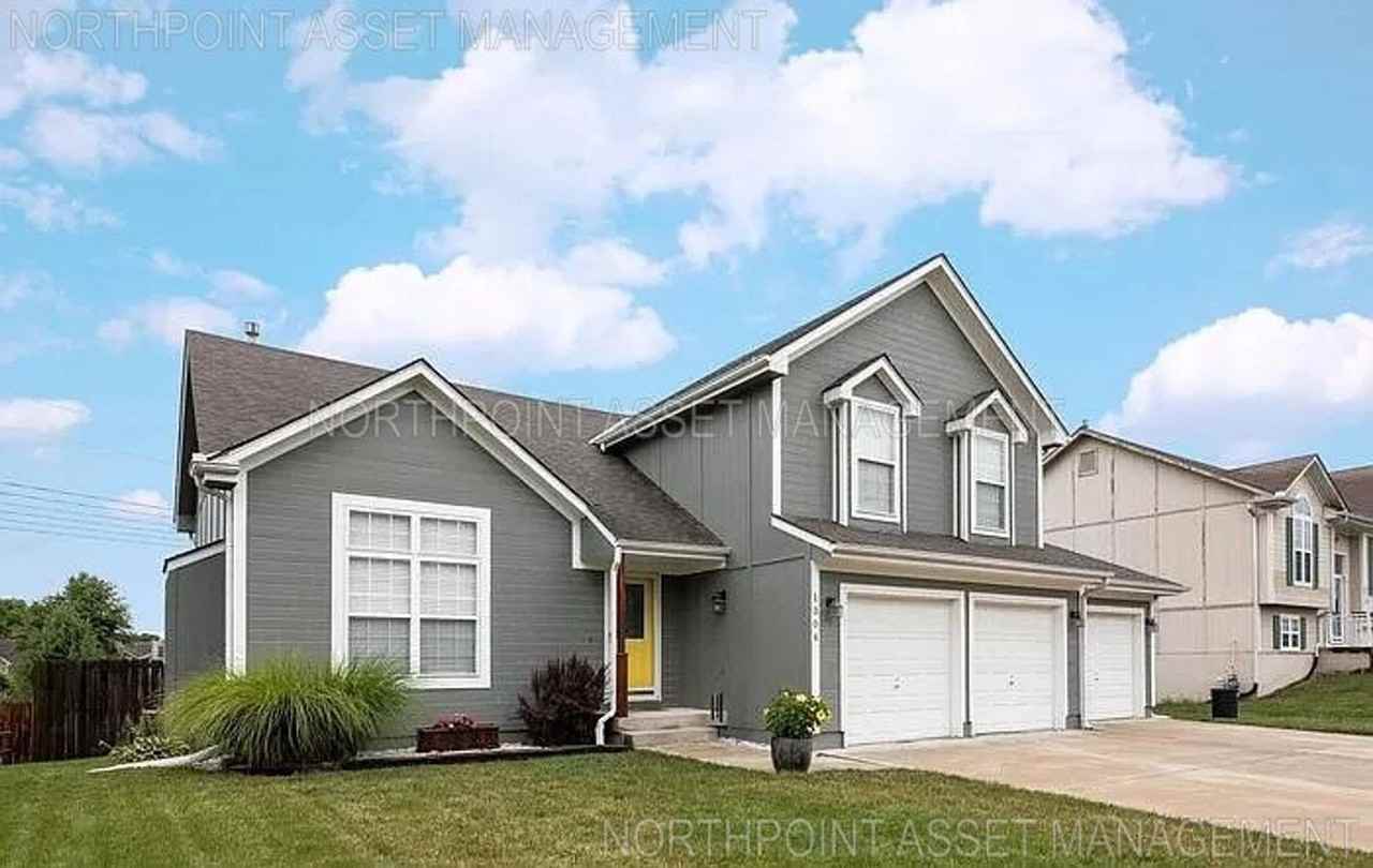1304 Tyler Ln - Photo 2 of 23