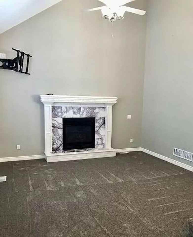 1304 Tyler Ln - Photo 3 of 23