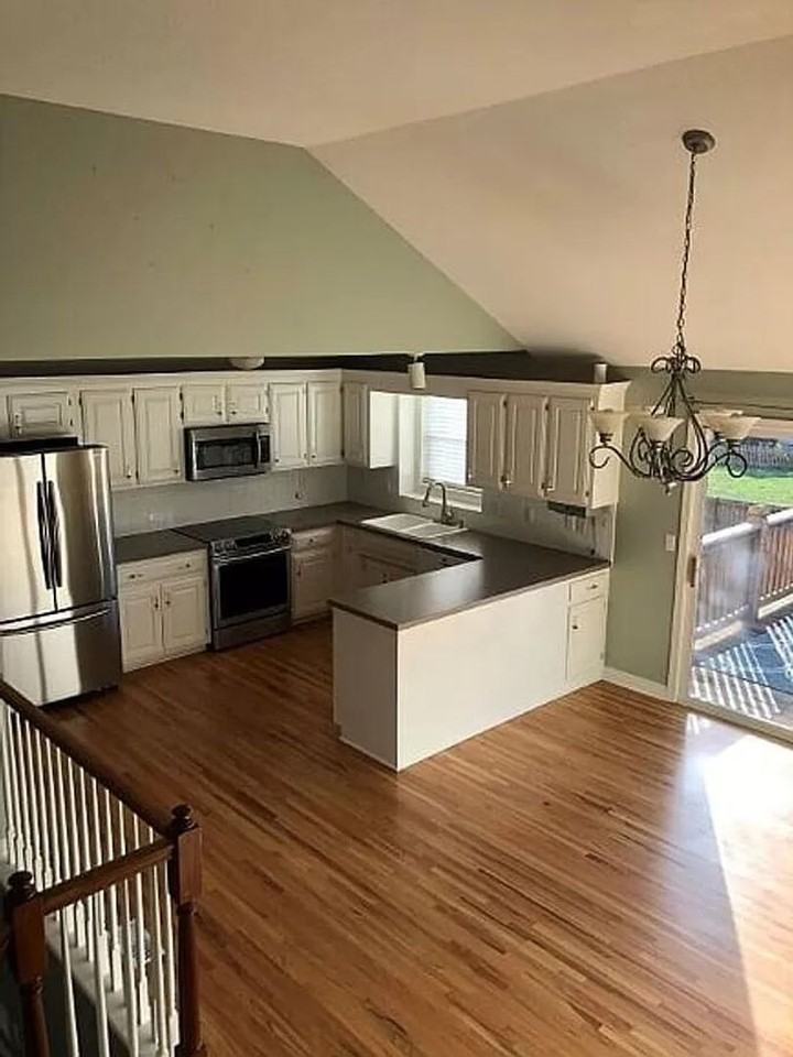 1304 Tyler Ln - Photo 5 of 23