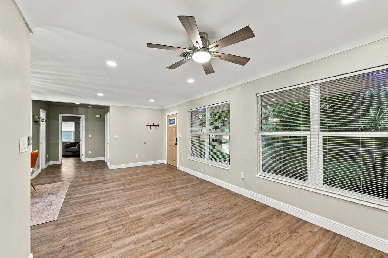 1406 S Keene Rd - Photo 7 of 37