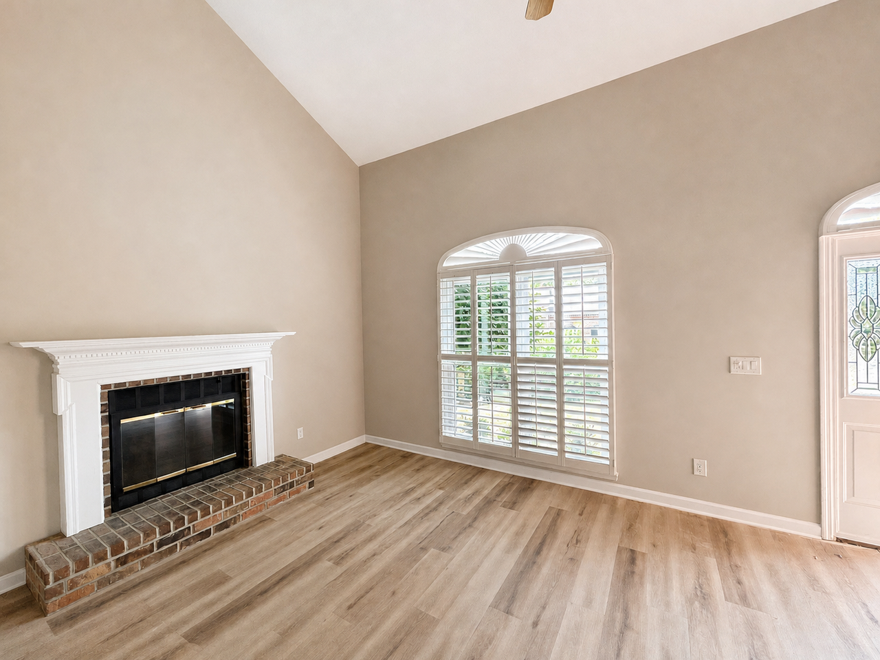 245 W Lake Cir - Photo 2 of 18