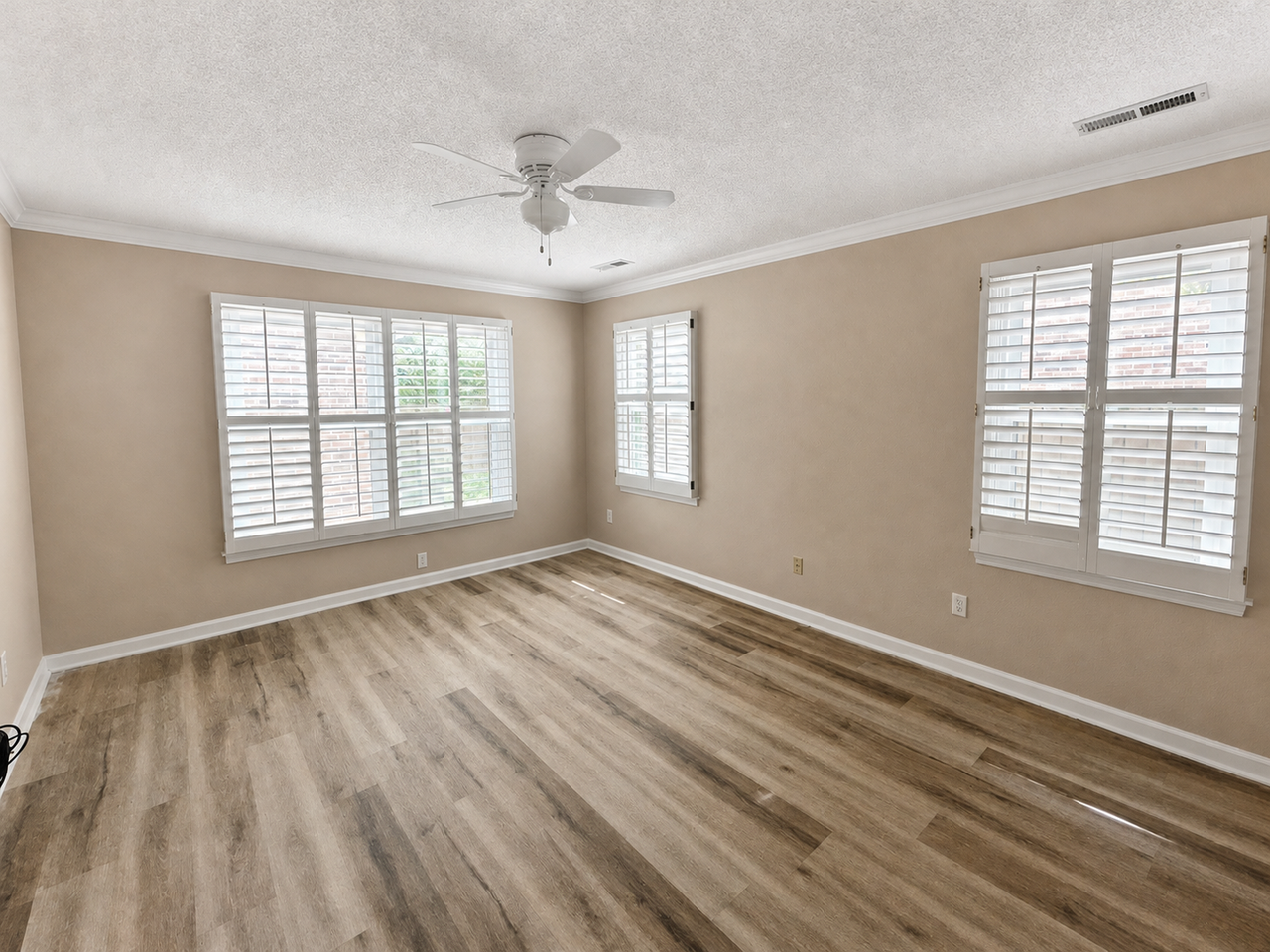 245 W Lake Cir - Photo 3 of 18