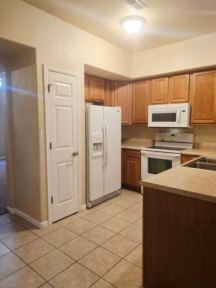 2481 Thunder Mountain Dr #58 - Photo 3 of 18