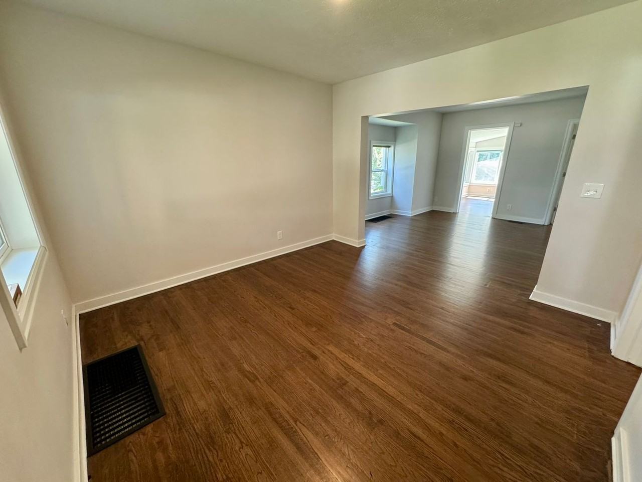 4627 Izard St - Photo 6 of 40