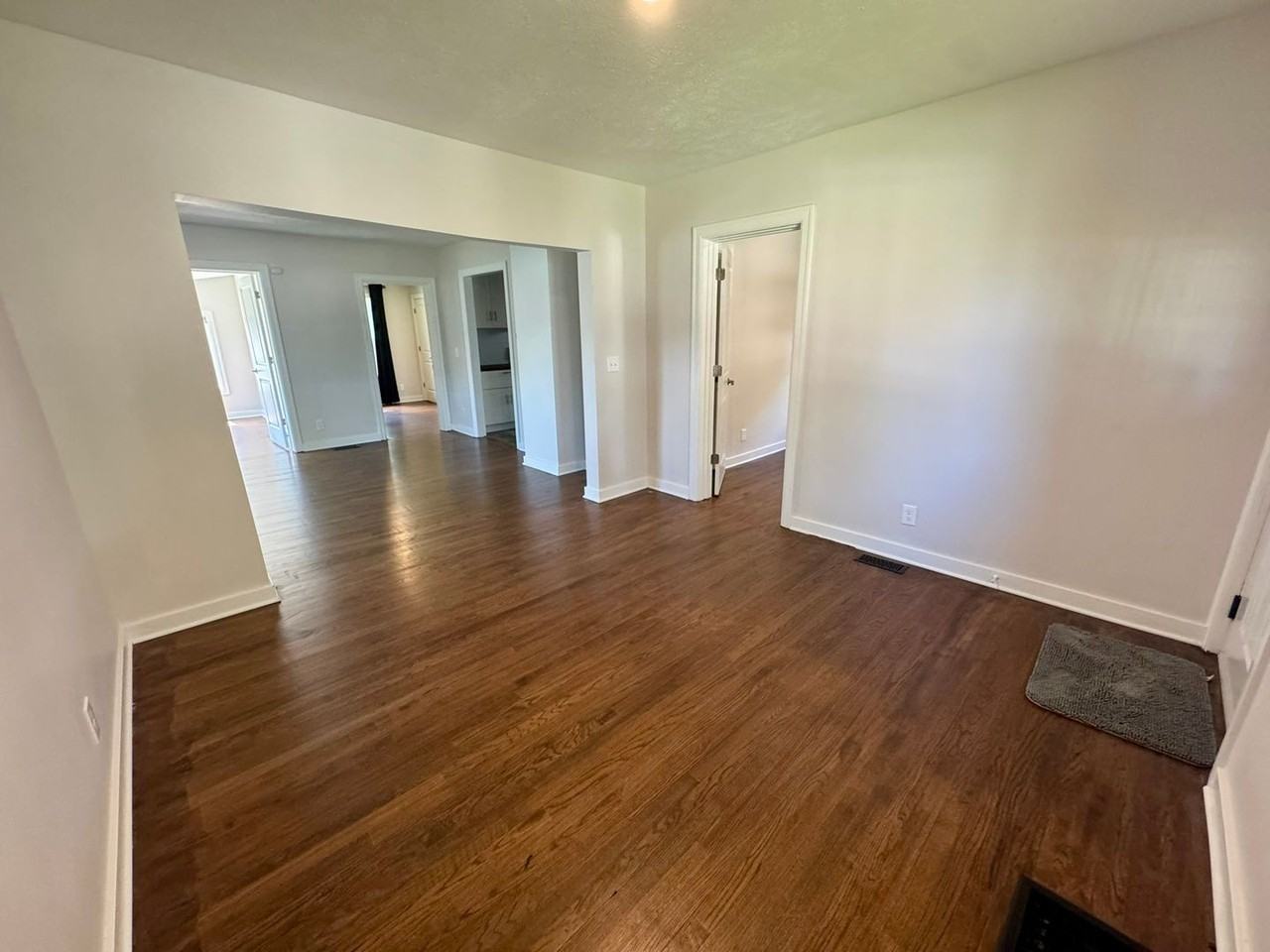 4627 Izard St - Photo 7 of 40