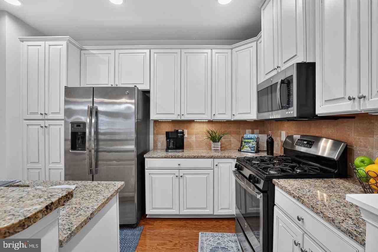 42284 Tackroom Ter - Photo 7 of 29