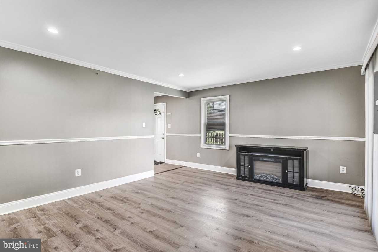 9337 Taney Rd - Photo 4 of 25