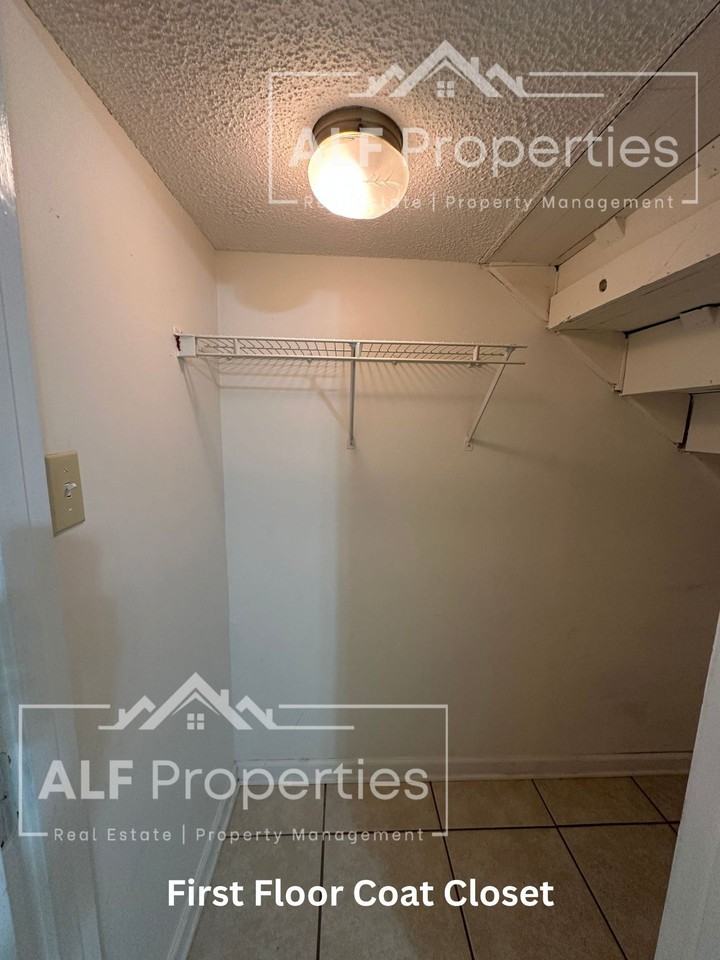 713 North St #D - Photo 6 of 36