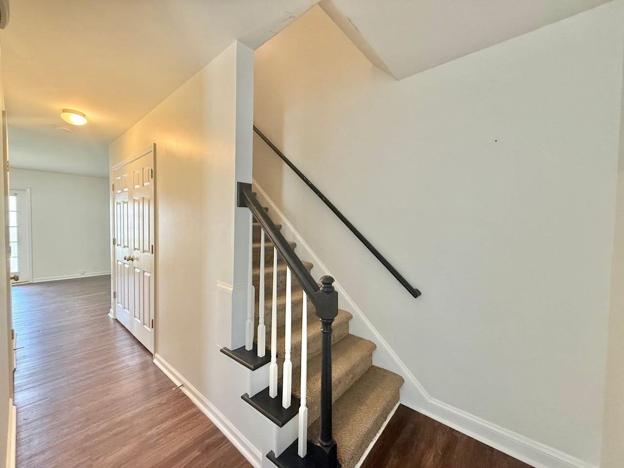 401 Whitehall Ct - Photo 2 of 21