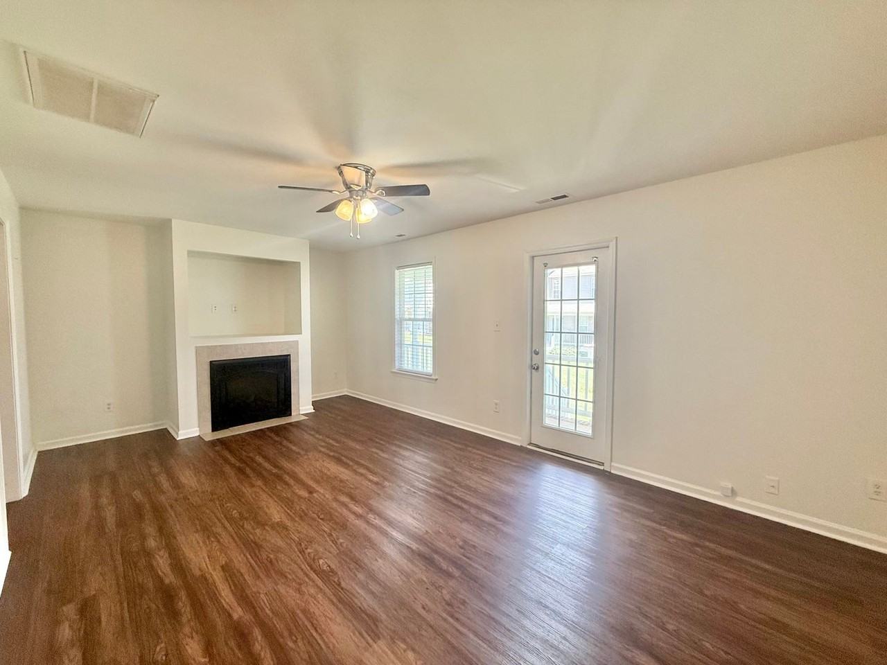 401 Whitehall Ct - Photo 3 of 21