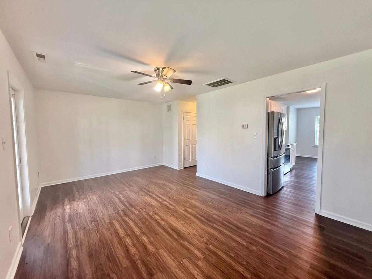 401 Whitehall Ct - Photo 4 of 21