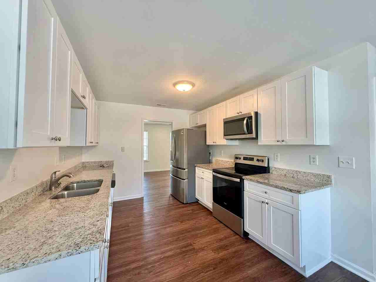 401 Whitehall Ct - Photo 6 of 21
