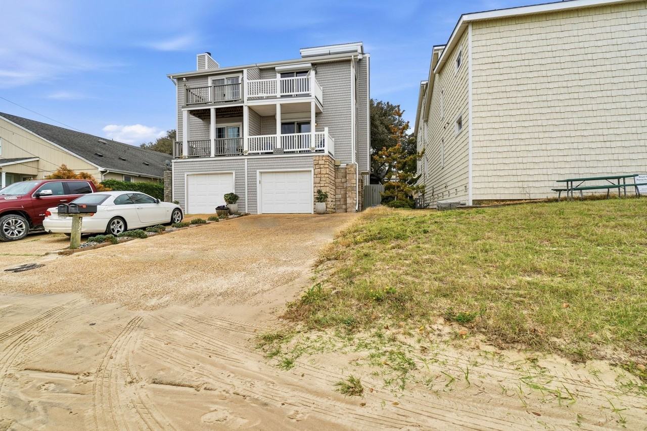 4535 Ocean View Ave - Photo 2 of 46