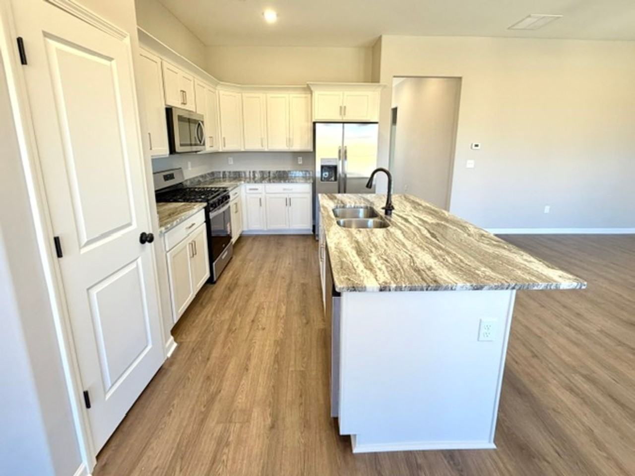 310 Green Willow Dr - Photo 4 of 16