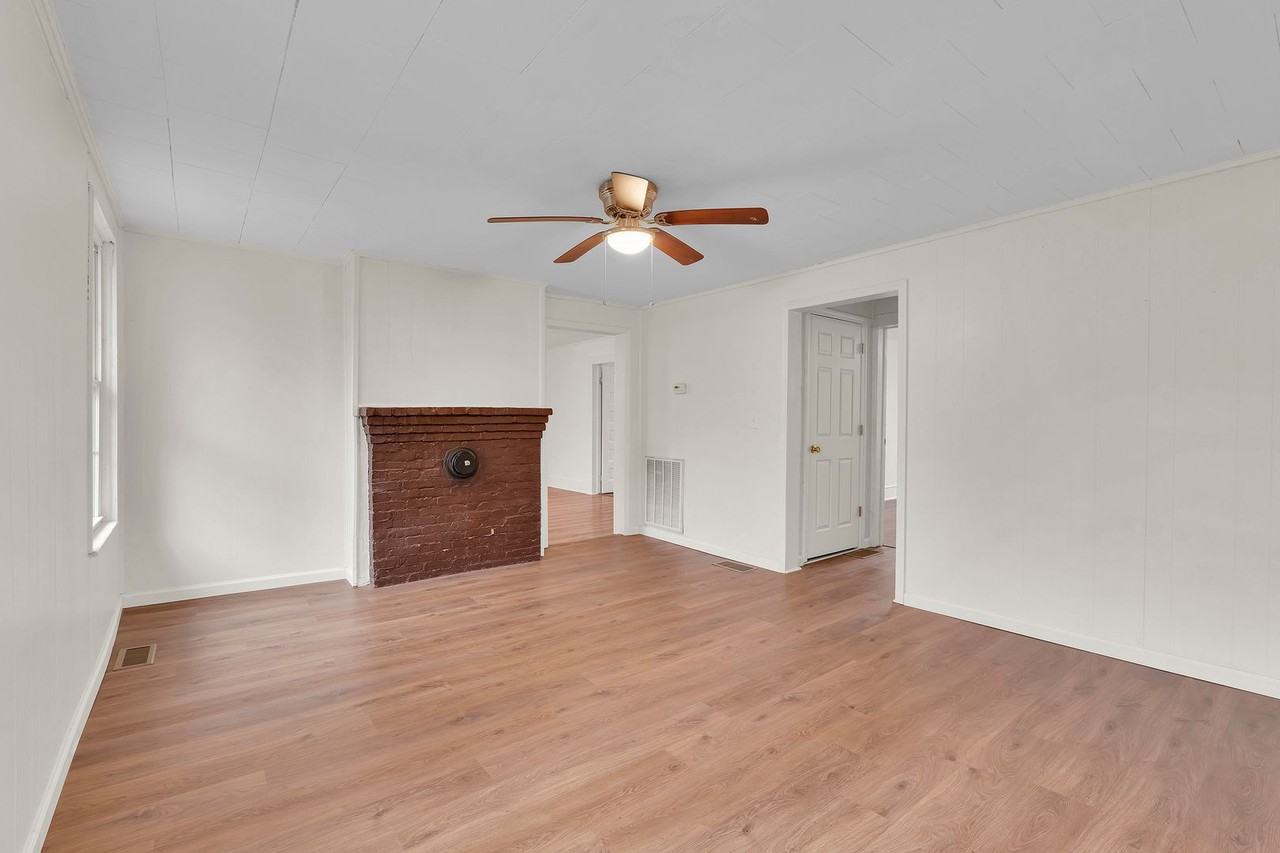 321 Manning St - Photo 5 of 15