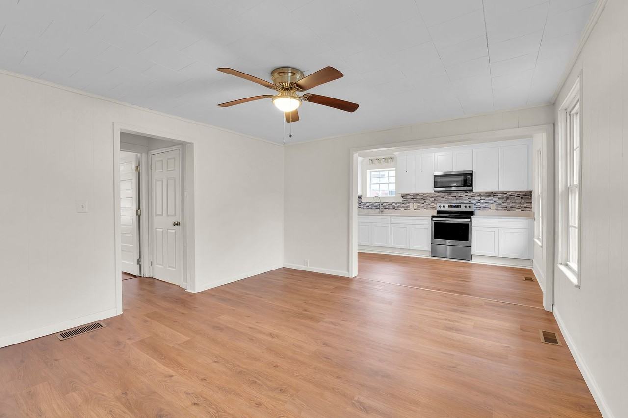 321 Manning St - Photo 6 of 15