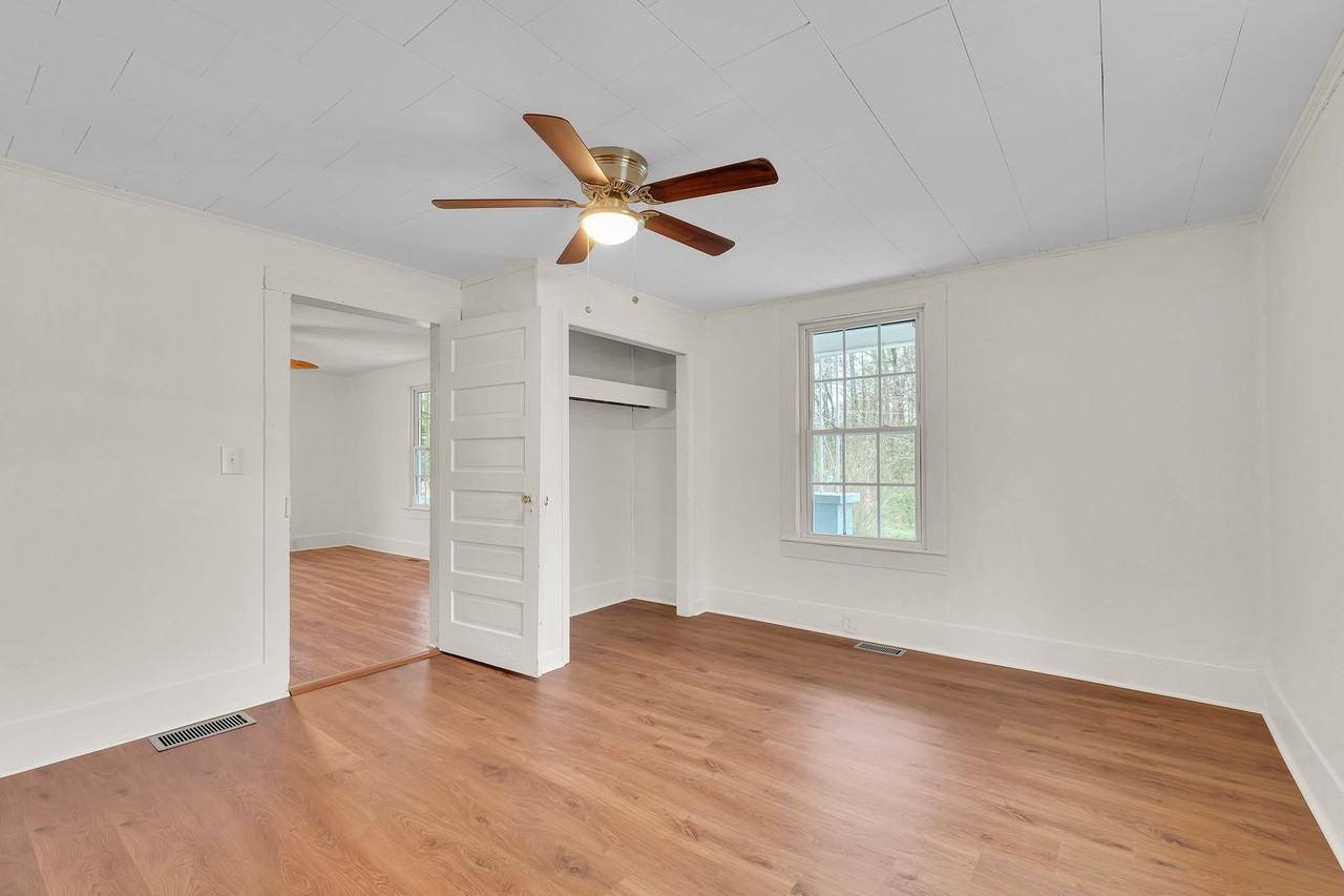 321 Manning St - Photo 7 of 15