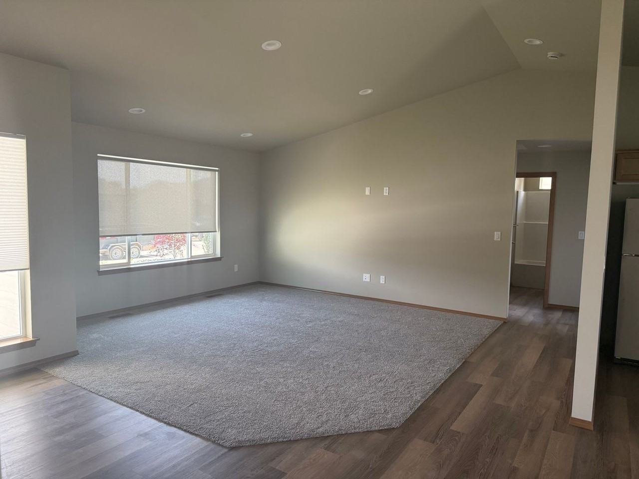 1331 Jean St Se - Photo 5 of 11