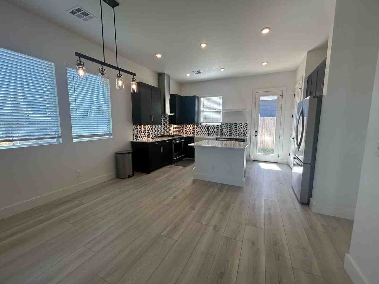 2520 Nw 132nd Pl - Photo 4 of 19