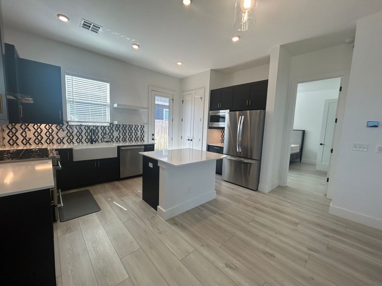 2520 Nw 132nd Pl - Photo 5 of 19