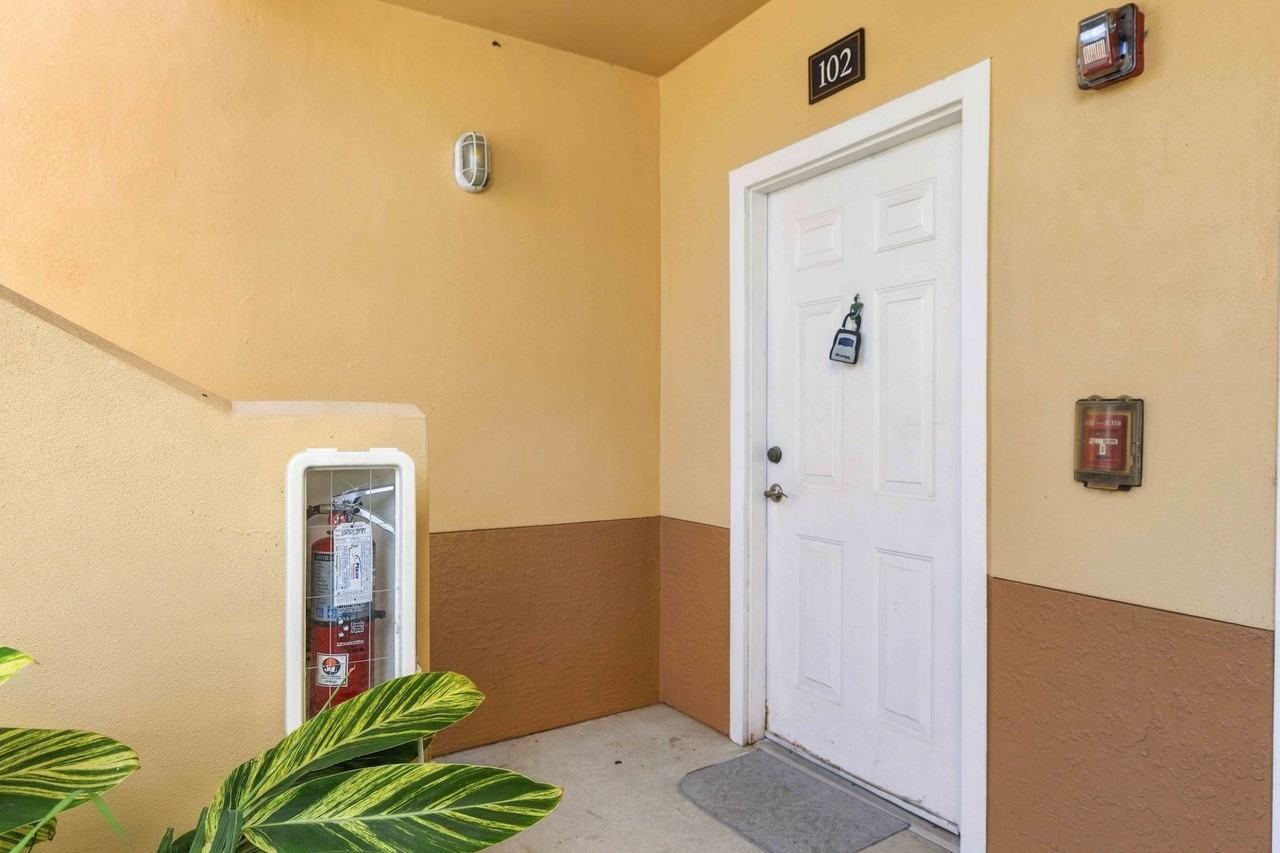 1015 Villagio Cir #102 - Photo 3 of 32