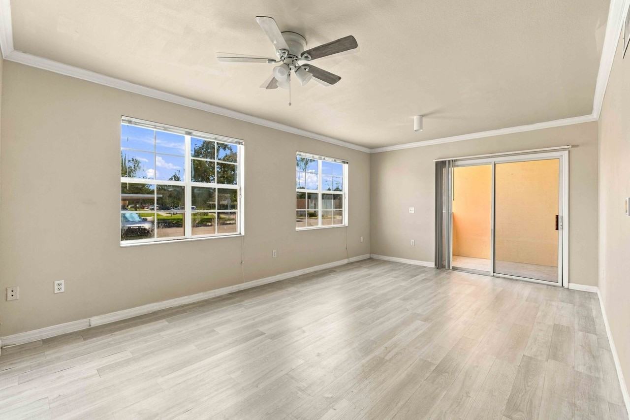 1015 Villagio Cir #102 - Photo 5 of 32