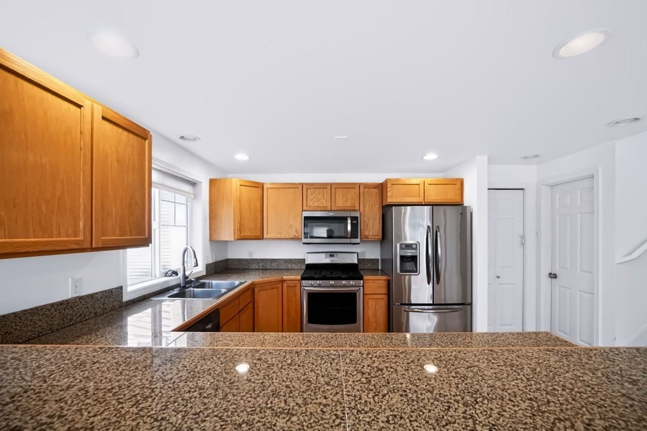 8543 Stone Ave N - Photo 2 of 13