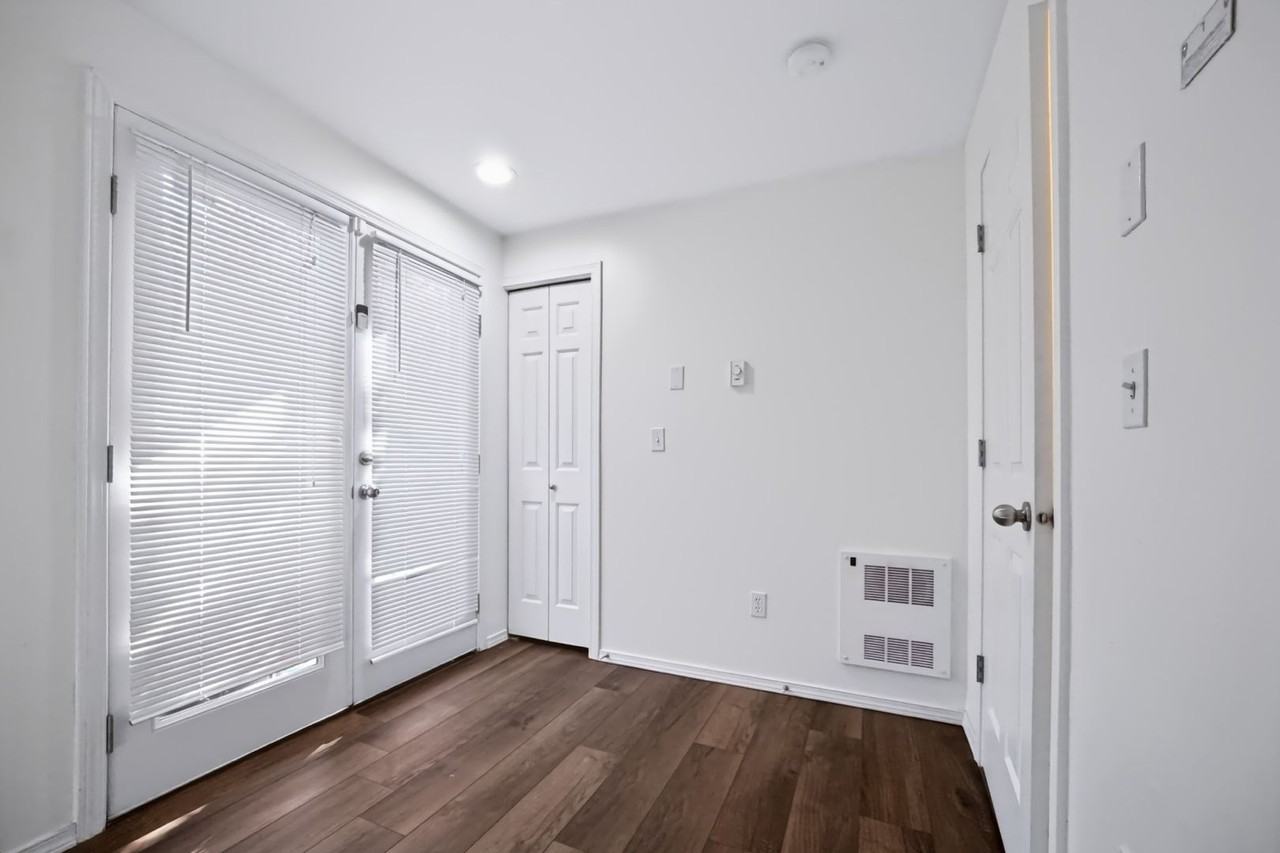 8543 Stone Ave N - Photo 4 of 13
